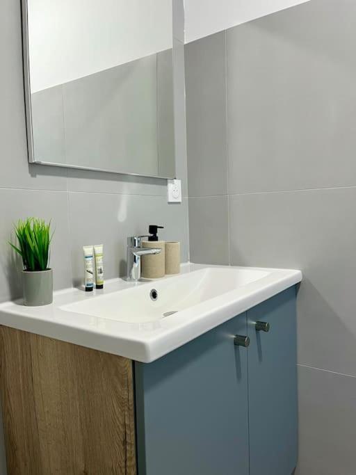 Appartement T3 Neuf Avec Parking A 20 Min De Lyon *